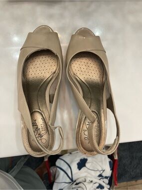 LifeStride slingback peep toe shoes
